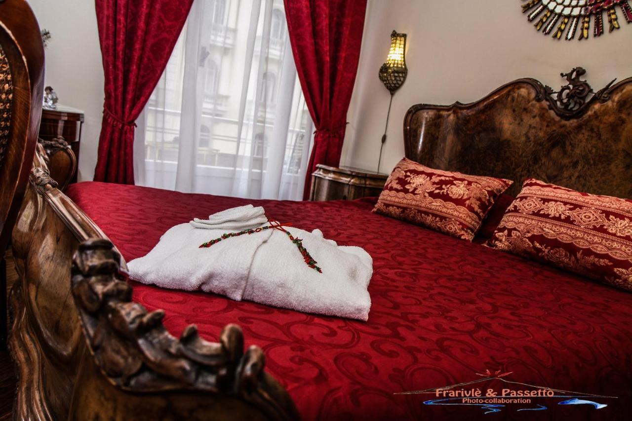 Well Come - Palazzo Reale Hotel Naples Exterior photo